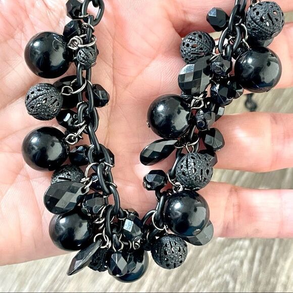 NY collection black beaded cluster necklace - Picture 4 of 9